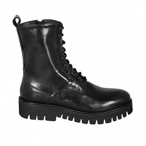 Woman's laced ankle boot with zipper...