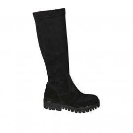 Woman's boot in black suede...
