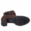Stivaletto da donna con plantare estraibile, cerniera, elastico e fibbia in camoscio marrone tacco 6 - Misure disponibili: 43
