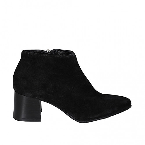 Woman's low ankle boot with zipper in...
