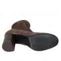 Stivaletto da donna con cerniera in camoscio ed elasticizzato taupe tacco 8 - Misure disponibili: 42