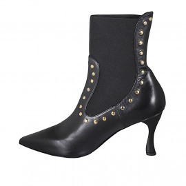 Woman's pointy ankle boot... 2