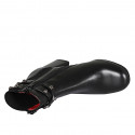Stivaletto da donna con cerniera, cinturino con borchie ed elastico in pelle nera tacco 8 - Misure disponibili: 32, 42