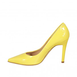 Woman's pointy pump in yellow patent leather heel 9 - Available sizes:  31, 34, 42, 43 2