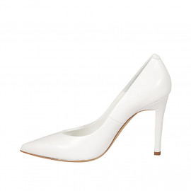 Woman's pointy pump shoe in white leather heel 9 - Available sizes:  42, 43, 44 2