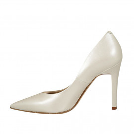 Woman's pointy pump in... 2