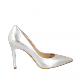 Woman's elegant pointy pump in silver laminated leather heel 9 - Available sizes:  31