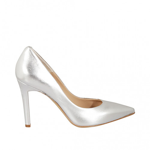 Woman's elegant pointy pump in...