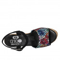 Sandalia para mujer en gamuza negra y imprimida multicolor mosaico con cinturon, plataforma y cuña 9 - Tallas disponibles:  42, 43