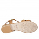 Sandale pour femmes avec goujons et courroie en cuir cognac talon 2 - Pointures disponibles:  32