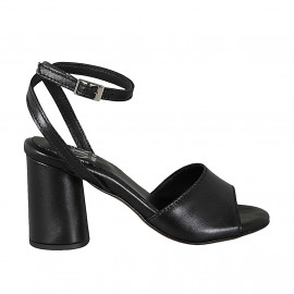 Woman's ankle strap sandal...
