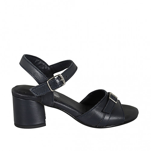 Woman's strap sandal with buckle in...