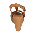 Sandale pour femmes avec courroie en cuir cognac talon compensé 9 - Pointures disponibles:  42