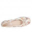 Ballerina da donna con fiocco e puntale in camoscio beige stampato multicolor tacco 2 - Misure disponibili: 32