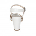 Sandalia con cinturon para mujer en piel blanca y laminada platino tacon 8 - Tallas disponibles:  42, 43