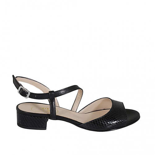 Woman's strap sandal in black leather...