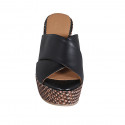 Sabot da donna in pelle nera con plateau e zeppa intrecciata 9 - Misure disponibili: 42, 43
