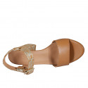 Sandale pour femmes avec courroie à la cheville en cuir cognac et cuir imprimé camouflage platine talon 7 - Pointures disponibles:  42, 43, 44, 45