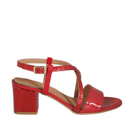 Woman's sandal in red...