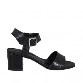 Woman's sandal in black...