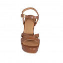 Sandaliapara mujer en piel cognac con cinturon, plataforma y tacon 9 - Tallas disponibles:  42