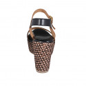 Sandale pour femmes avec courroie et plateforme en cuir noir et cognac avec talon compensé tressé 9 - Pointures disponibles:  42, 43, 44