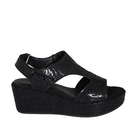Sandale pour femmes avec fermeture velcro en tissu imprimé noir talon compensé 7 - Pointures disponibles:  42, 43