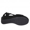 Sandale pour femmes avec fermeture velcro en tissu imprimé noir talon compensé 7 - Pointures disponibles:  42, 43