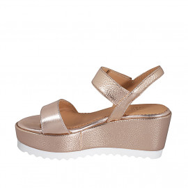 Sandalo da donna in vernice laminata rame con velcro e zeppa 7 - Misure disponibili: 42, 43, 44 2