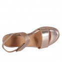 Sandalo da donna in vernice laminata rame con velcro e zeppa 7 - Misure disponibili: 42, 43, 44
