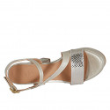 Sandalo da donna in pelle stampata laminata platino con plateau e tacco 12 - Misure disponibili: 31, 43
