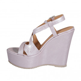 Woman's strap and platform... 2