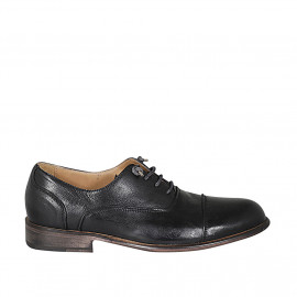 Scarpa stringata da uomo modello Oxford con puntale in pelle nera - Misure disponibili: 38, 49
