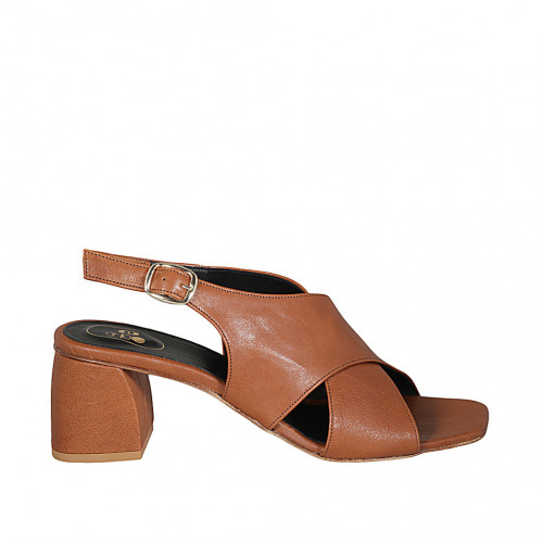 Woman's sandal in cognac brown...