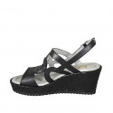 Sandalo da donna con plateau in pelle nera e tessuto laminato zeppa 7 - Misure disponibili: 31, 42