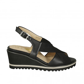 Woman's sandal in black...