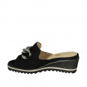 Sabot da donna con catena in camoscio nero zeppa 5 - Misure disponibili: 43