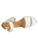 Sandalo da donna in pelle e vernice bianca con cinturino alla caviglia tacco 7 - Misure disponibili: 42, 43