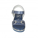 Sandalo da donna con accessorio e cinturino in pelle laminata blu zeppa 3 - Misure disponibili: 42
