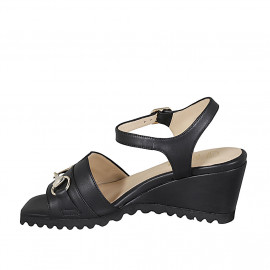 Sandale pour femmes en cuir noir avec courroie et accessoire talon compensé 6 - Pointures disponibles:  42, 43, 44, 46 2