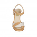 Sandalo da donna in pelle color cuoio e beige con cinturino tacco 8 - Misure disponibili: 42, 43