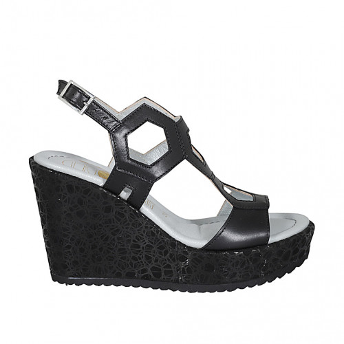 Sandalo da donna con plateau in pelle nera e tessuto laminato zeppa 9 - Misure disponibili: 43, 45