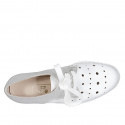 Zapato para mujer con cordones en piel perforada blanca y piel laminada plateada cuña 4 - Tallas disponibles:  42, 43