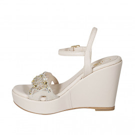 Sandalo da donna in pelle nude con cinturino, strass, plateau e zeppa 10 - Misure disponibili: 42, 44 2