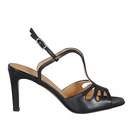 Woman's sandal in black...