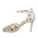 Scarpa aperta da donna con cinturino in pelle laminata platino tacco 9 - Misure disponibili: 43, 46
