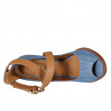 Zapato abierto para mujer en tejido azul denim y piel cognac con cinturon cruzado tacon 10 - Tallas disponibles:  34, 42, 43