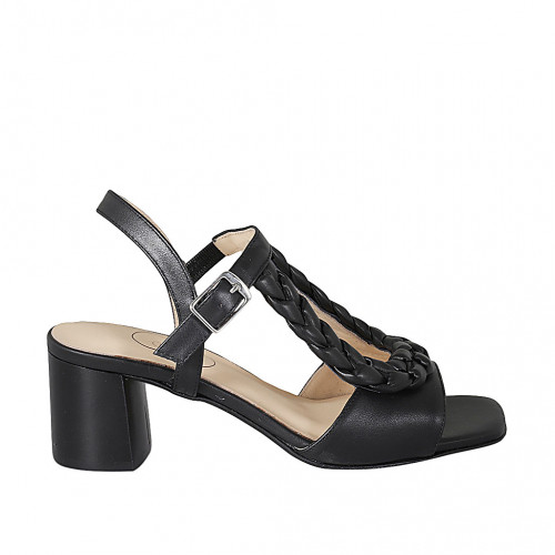 Woman's strap sandal with elastic in...