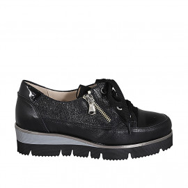 Zapato con cordones y cremallera en piel, gamuza y charol negro cuña 4 - Tallas disponibles:  42, 43