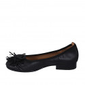 Ballerina da donna con fiore in pelle nera tacco 2 - Misure disponibili: 32